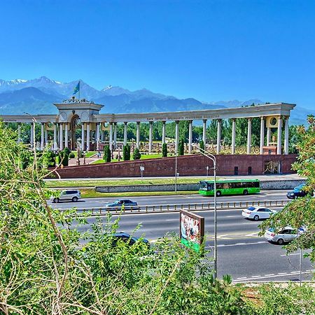 Apartment Near The President'S Park. Orbita-2 Almaty Ngoại thất bức ảnh