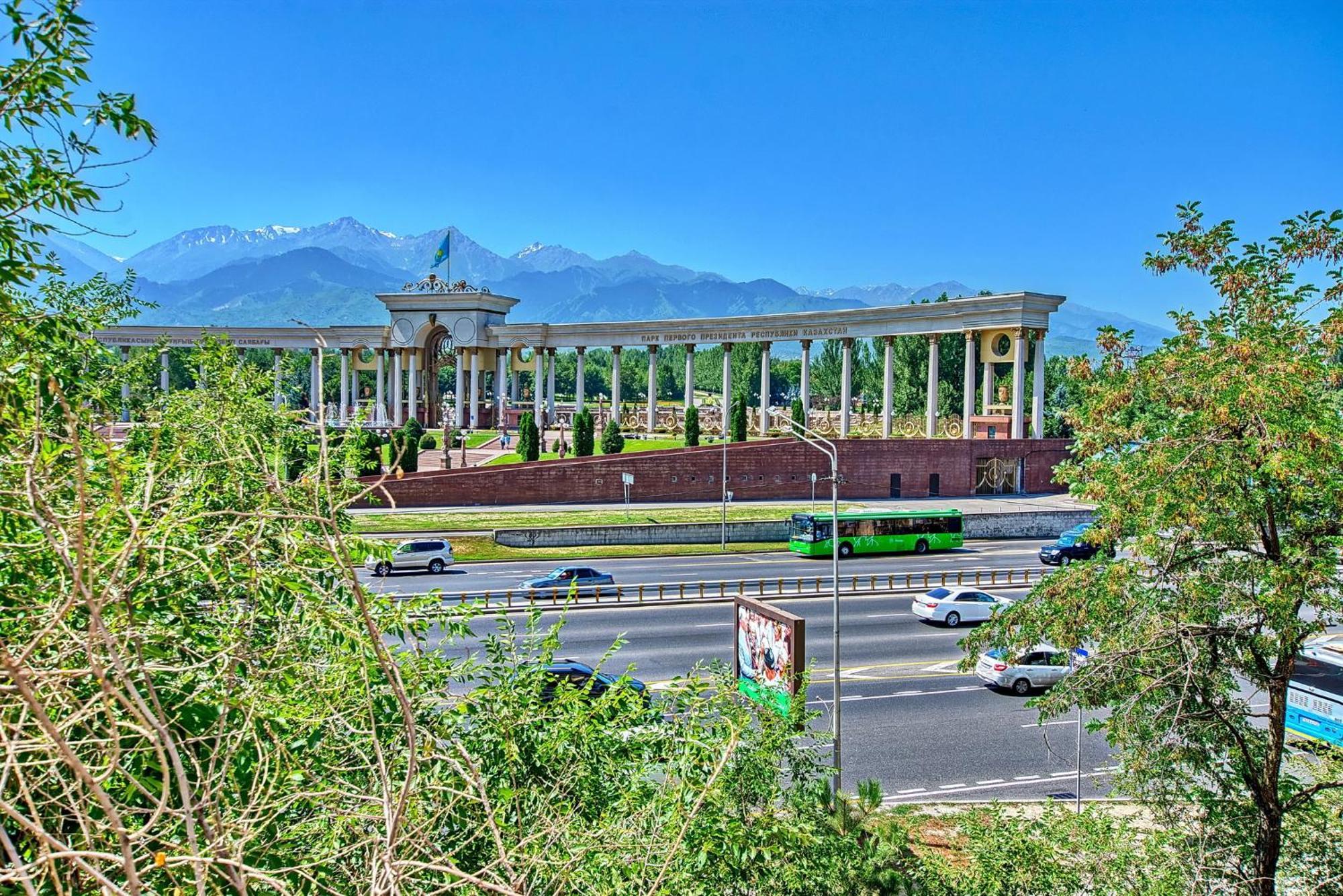 Apartment Near The President'S Park. Orbita-2 Almaty Ngoại thất bức ảnh